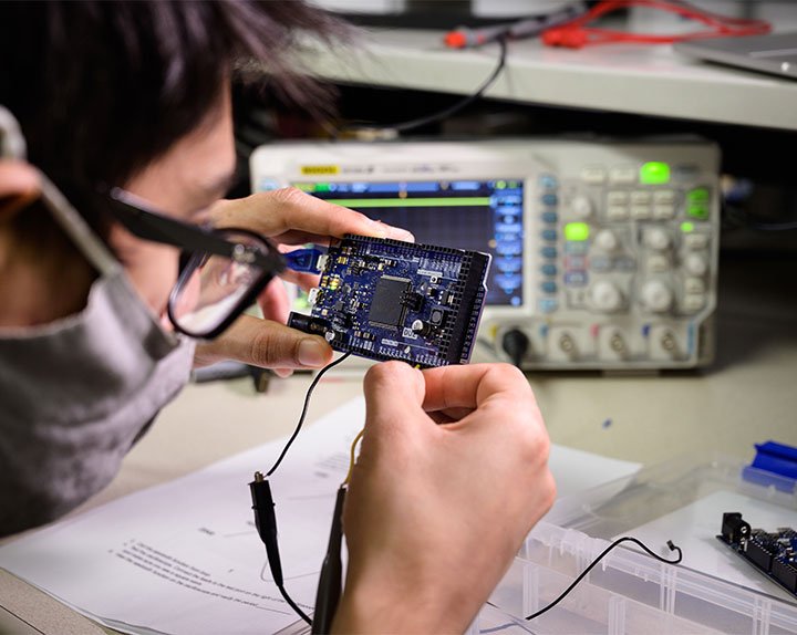 هندسة إلكترونية وبرمجة